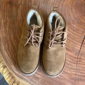 Chestnut Women’s Ugg Neumel Short Boots